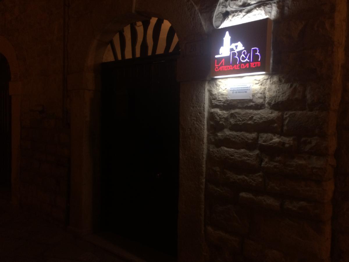 La Cattedrale Dai Tetti Bed & Breakfast Trani Bagian luar foto