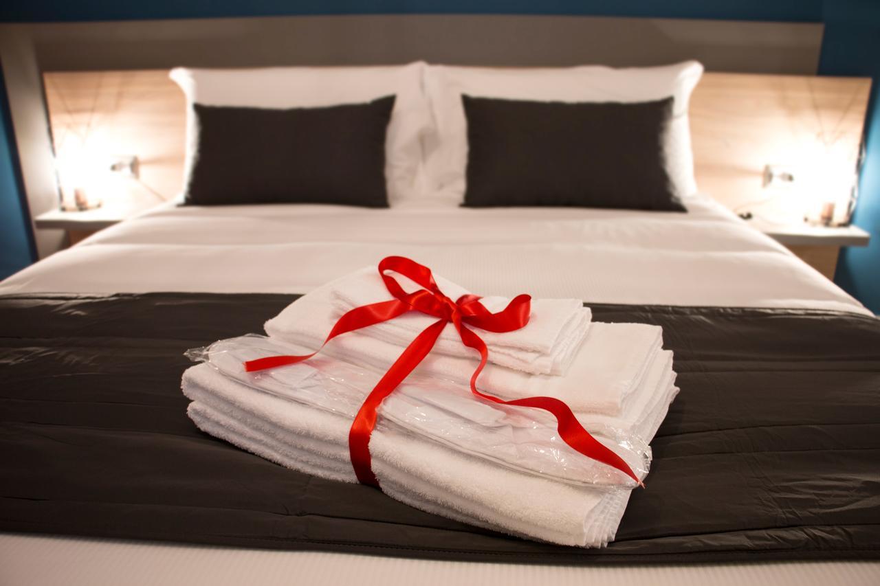 La Cattedrale Dai Tetti Bed & Breakfast Trani Bagian luar foto