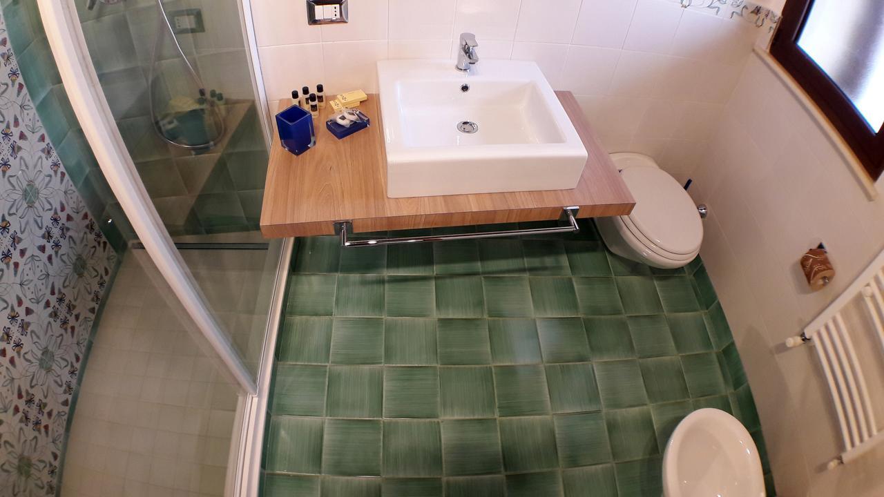 La Cattedrale Dai Tetti Bed & Breakfast Trani Bagian luar foto