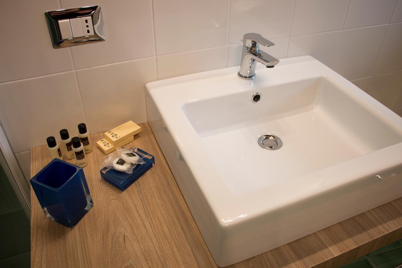 La Cattedrale Dai Tetti Bed & Breakfast Trani Bagian luar foto